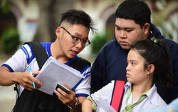 Điểm chuẩn đại học 'bùng nổ', nhiều thí sinh rơi vào thế bí