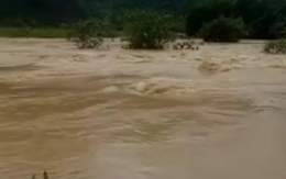 Hàng trăm hộ dân Quảng Bình bị cô lập do mưa lớn