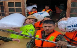 Lực lượng biên phòng Quảng Trị giúp dân “chạy” lũ