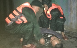 Quảng Trị: Giải cứu thành công 5 thuyền viên rơi xuống biển
