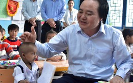 Bộ trưởng Phùng Xuân Nhạ gửi lời chia buồn tới gia đình cậu bé K’Rễ