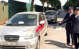 Đội trưởng bảo vệ cùng ‘đồng nghiệp’ xịt sơn làm bẩn xe ô tô vì khách không gửi xe trong chung cư