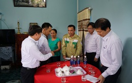 Tổng Công ty Truyền tải điện Quốc gia trao 500 triệu đồng hỗ trợ người dân vùng lũ tỉnh Thừa Thiên Huế
