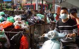 Công ty môi trường "om" lương công nhân, phố Hà Nội lại ngập ngụa rác