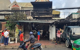 4 người say ngủ trong ngôi nhà bốc cháy dữ dội