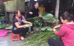 Xúc động người dân Hà Tĩnh dùng gạo cứu trợ nổi lửa nấu bánh “đáp tình” người Nghệ An