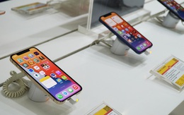 iPhone 12 Pro Max "cháy hàng" ở Việt Nam, bị dân buôn thổi giá cao