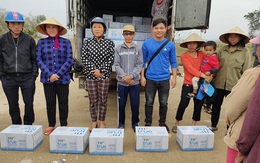 Báo Gia đình và Xã hội đưa nước uống sạch đến với người dân vùng rốn lũ Tân Ninh