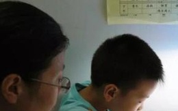 Người mẹ phải viết tường trình vì không dạy con học
