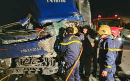 Thanh Hóa: Giải cứu tài xế mắc kẹt trong cabin ô tô vào lúc rạng sáng