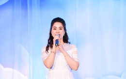 Cựu người mẫu Đinh Hương và con gái lộng lẫy trong show Vũ điệu của những đám mây