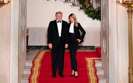 Ông Trump bị nghi photoshop ảnh Noel cuối cùng ở Nhà Trắng