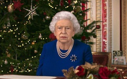 Dân mạng tranh cãi cảnh Nữ hoàng Anh bị làm giả trên sóng truyền hình