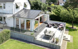 Ngôi nhà màu trắng mang nắng ngập tràn được thiết kế theo phong cách Bắc Âu nổi bật bên vườn cây xanh mát
