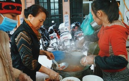 Lạ lùng quán bún 'nhà giàu thời bao cấp', ngày bán 600 bát ở Hà Nội