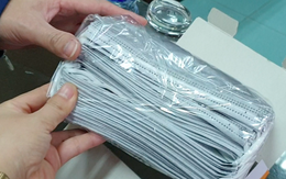 VIDEO: Chuyên gia chỉ "mẹo" phân biệt khẩu trang làm từ giấy vệ sinh trong tích tắc