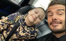 Con gái 8 tuổi của David Beckham lại gây sốt trong show diễn thời trang của mẹ