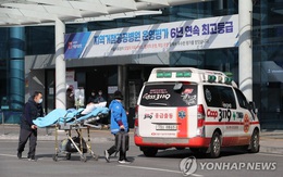 COVID-19: Số ca nhiễm chạm mốc gần 2.400 người, dịch bệnh lây lan trong nhà thờ khác ở Hàn Quốc