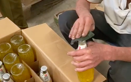 VIDEO: Kinh hoàng quy trình “hô biến” 85.704 chai nước ngọt hết hạn sử dụng thành mới để tiêu thụ