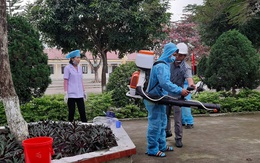 Hà Tĩnh: Phun thuốc khử trùng hơn 700 trường học để phòng dịch