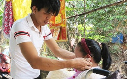 Tình yêu của anh chồng Long An với người ngồi xe lăn, hơn 5 tuổi