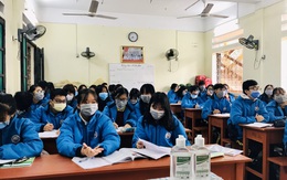 "Nghỉ ở nhà buồn lắm", học sinh Hải Phòng đeo khẩu trang trở lại lớp giữa dịch nCoV