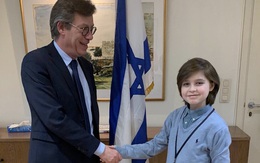 Thần đồng 10 tuổi bỏ chương trình tiến sĩ ở Mỹ, sang Israel học thạc sĩ
