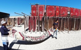 Người Iran giặt thảm đón tết truyền thống giữa tâm dịch COVID-19