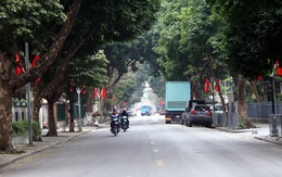 Cuối tuần, đường phố Hà Nội vắng tanh như... mùng 1 Tết