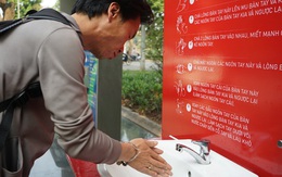 Trải nghiệm trạm rửa tay dã chiến phòng COVID-19 tại Hà Nội