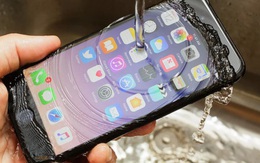 Apple hướng dẫn cách cấp cứu từng dòng iPhone khi bị vô nước