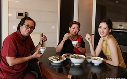 Khánh Vân học nấu ăn khi ở nhà tránh dịch