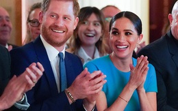 Meghan Markle tỏa sáng như nữ thần giữa lùm xùm cãi lời và khiến Nữ hoàng Anh rơi nước mắt