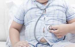 Thấy con tăng cân trong những ngày nghỉ ở nhà phòng dịch, đừng vội mừng, hãy chú ý đến các biểu hiện này để đảm bảo trẻ không ‘béo bệnh’
