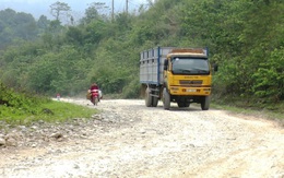Thanh Hóa: Dân vùng biên kêu cứu vì đường tỉnh lộ bị cày nát