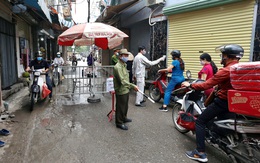 Hà Nội: Chợ dân sinh dùng “chiêu” chống COVID-19