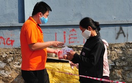 Hơn 600 túi quà đến với bệnh nhân Bệnh viện K - Tân Triều mỗi ngày