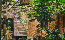 Căn nhà gỗ cũ kĩ trên đỉnh núi ở Chương Mỹ, Hà Nội được cải tạo đẹp đến mức dân mạng muốn được đặt chân đến