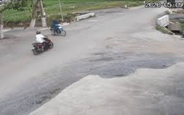 Tai nạn giữa ngã tư, nạn nhân văng xuống đường và bất động nhưng người đi qua thản nhiên mặc kệ