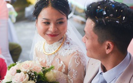 Mảnh ghép hoàn hảo của vợ chồng chú lính chì, mỗi người chỉ có 1 chân
