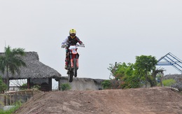 Sân tập địa hình đầu tiên tại Hà Nội dành cho các dân motocross thích bay nhảy