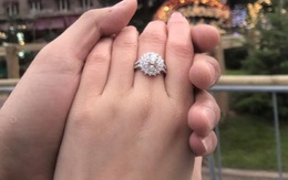 "Chết đứ đừ" đồng nghiệp "hạng thương gia", nam tiếp viên hàng không rước nàng về dinh sau màn cầu hôn ở Pháp