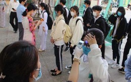 Hà Nội: Phát hiện 3 học sinh bị sốt trong ngày đầu quay lại trường học