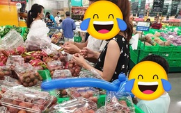 Đi cùng con nhỏ tới siêu thị mua mận nhưng lại có hành động cực xấu tính, cặp vợ chồng trẻ khiến dân mạng bức xúc