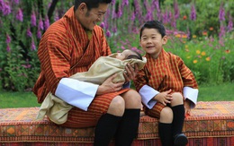 Hoàng tử Bhutan ra đồng làm ruộng, không được sinh nhật tới 20 tuổi