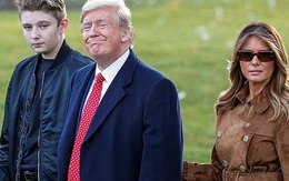 Bà Melania chỉ trích MC nhắc tới Barron Trump