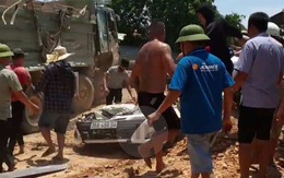 Xe tải chở đất đá đè bẹp xe con, 3 người tử vong tại chỗ