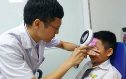 Bệnh nhi đầu tiên, nhỏ tuổi nhất Việt Nam chữa lành bạch biến nhờ ghép tế bào tự thân