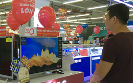 Giá tivi màn hình lớn rẻ không ngờ trong vụ hè