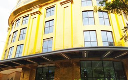 Hà Nội: Tòa nhà dát vàng 24k đẹp lung linh nhưng người dân không dám... ngắm